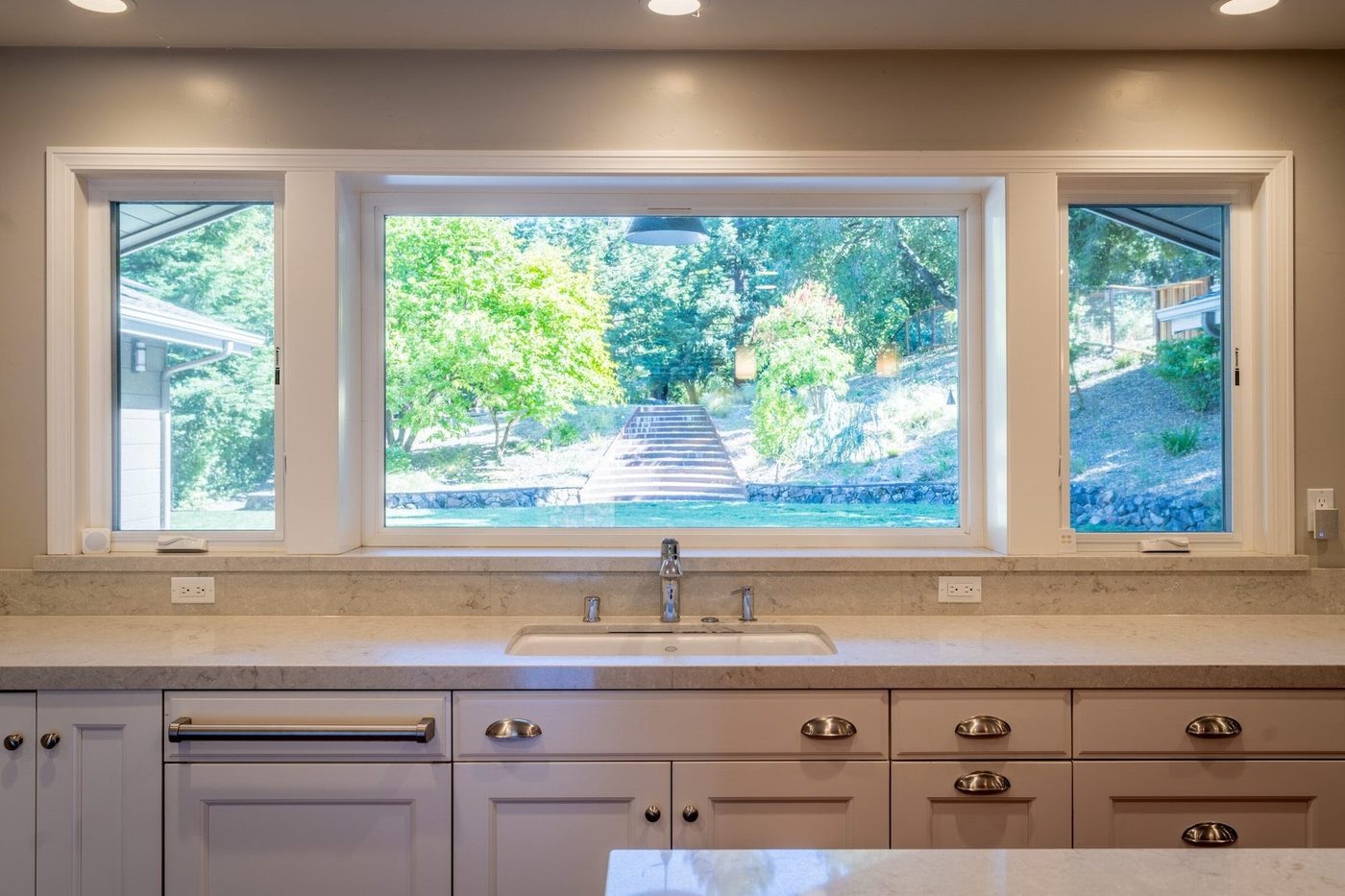 Kitchen that overlooks a stunning, spacious backyard